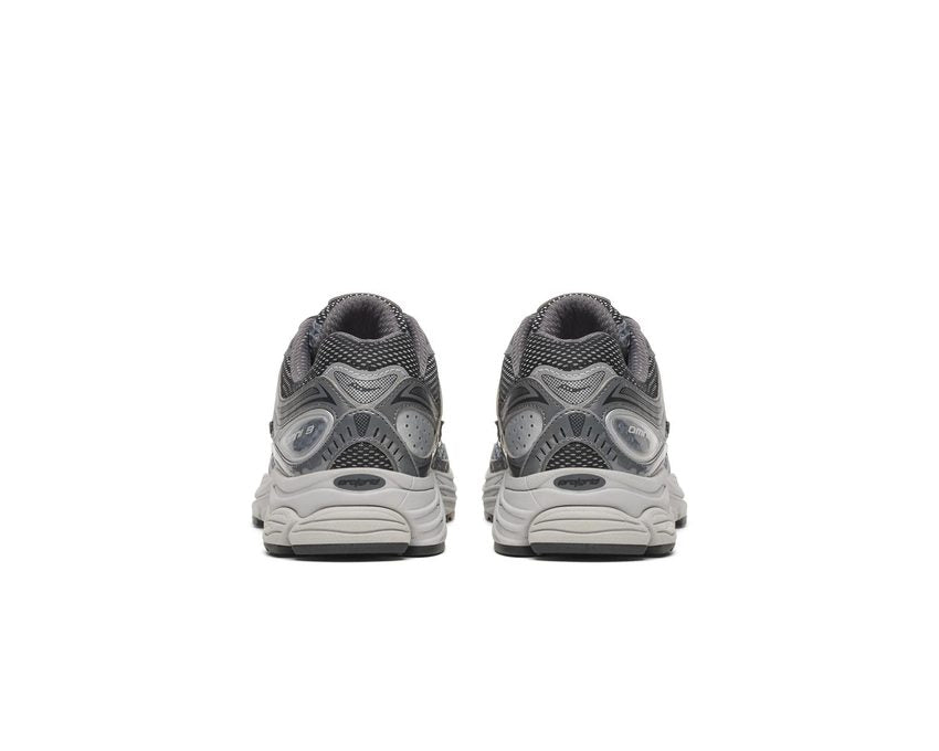 Saucony Progrid Omni 9 "Carbon"