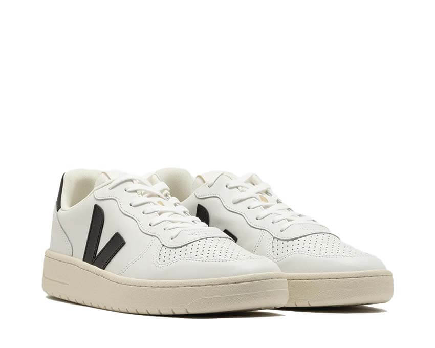 Veja V-10 Prime Black vista laterale — pelle pieno fiore nera