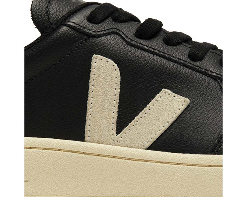 Veja V-82 II Grained Leather VF3321147B