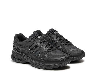 New Balance 1906N Negro vista lateral — parte superior mesh transpirable