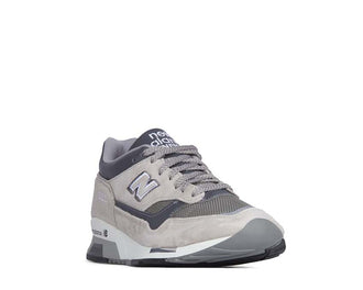 New Balance 1500 UK vista lateral — parte superior premium de ante y malla