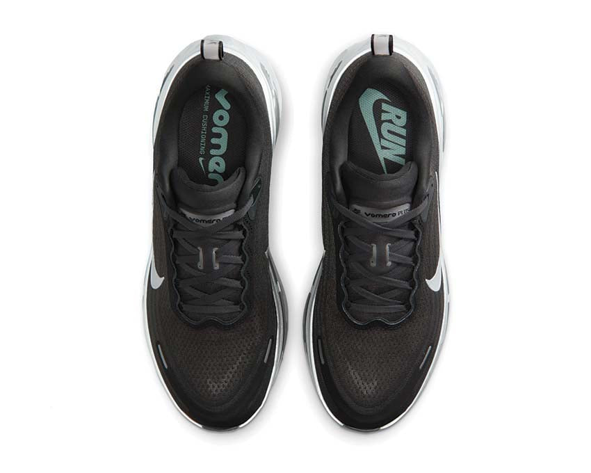 Nike Vomero Plus "Anthracite"
