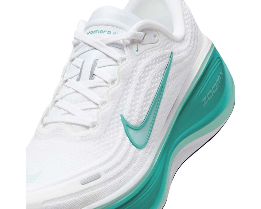 Nike Vomero Plus W "Bleached Turquoise"