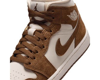 Air Jordan 1 Mid W Light British Tan — vista laterale pelle marrone chiaro donna