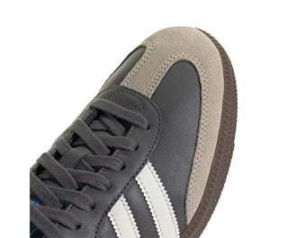 Adidas Samba OG Grey Five vista lateral — parte superior cuero gris
