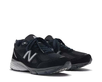 New Balance 990v4 Made in USA Black vue latérale — tige mesh et suède