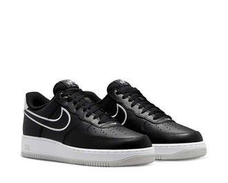 Nike Air Force 1 07 Black Photon Dust vue latérale — cuir premium AF1