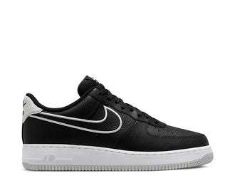 Nike Air Force 1 07 Black Photon Dust White — sneaker homme cuir noir