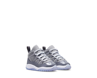 Air Jordan 11 Baby Retro 3/4 Medium Grey vista laterale — pelle verniciata grigio baby