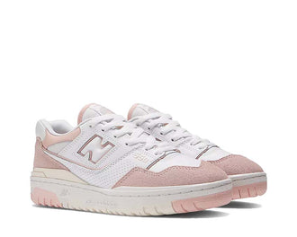 New Balance 550 W Blanco/Rosa vista lateral — perfil bajo y suela gruesa