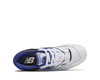 New Balance 550 White/Team Royal vista lateral — cuero blanco y azul royal