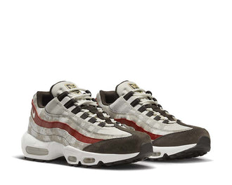 Nike Air Max 95 Light Bone Summit White Khaki Dune Red vista lateral — mesh y sintético